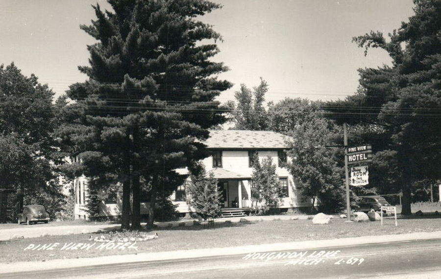 Pine View Hotel - Vintage Postcard (newer photo)